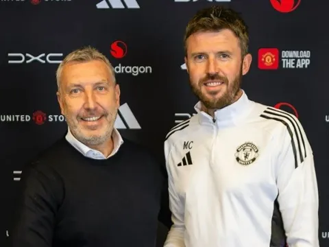 Khác biệt với Amorim giúp Carrick ghi điểm tuyệt đối tại MU