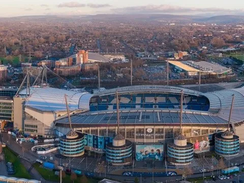 Man City đúc tượng và đặt tên khán đài tri ân Pep Guardiola