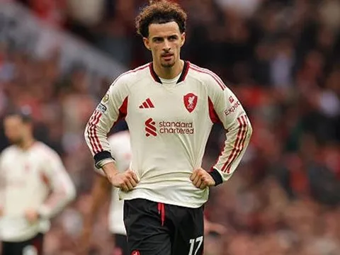 Liverpool có thể bán Curtis Jones và Wataru Endo