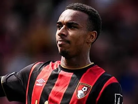 Arsenal nên tất tay vì "viên ngọc quý" Eli Junior Kroupi