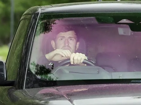 Maguire buồn bã lộ diện sau cú sốc mất vé World Cup
