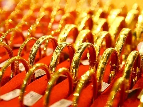 Giá vàng miếng lao dốc, chạm đáy thấp nhất hơn 4 tháng