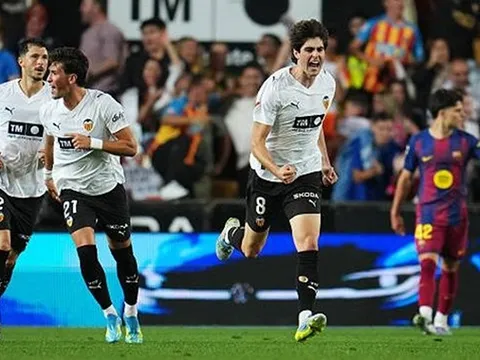 Ngược dòng thắng Barca, Valencia vẫn cay đắng mất vé châu Âu