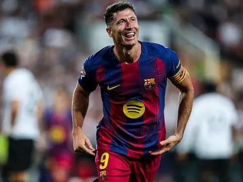 Chấm điểm Barcelona: Lewandowski ghi bàn ngày chia tay; Hàng thủ sụp đổ