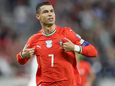 Ronaldo vượt mặt Lionel Messi về thu nhập năm thứ tư liên tiếp