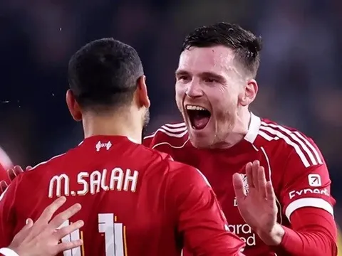 Van Dijk tri ân đầy cảm xúc đến Salah và Robertson