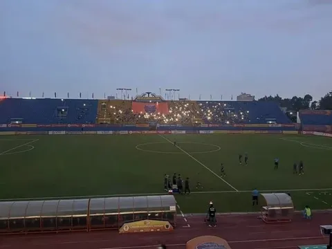 Sân Gò Đậu mất điện giữa trận cầu sinh tử ở V-League