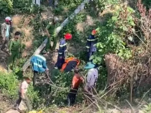 Đạp xe phượt qua đèo, hai học sinh rơi xuống vực sâu 50m, hiện trường khiến nhiều người bàng hoàng