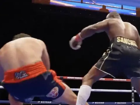 Cú múc hàm rợn người của Frank Sanchez tiễn Richard Torrez Jr. vào cõi mộng