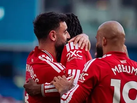 Tạo cột mốc lịch sử, Bruno Fernandes giúp MU đè bẹp Brighton