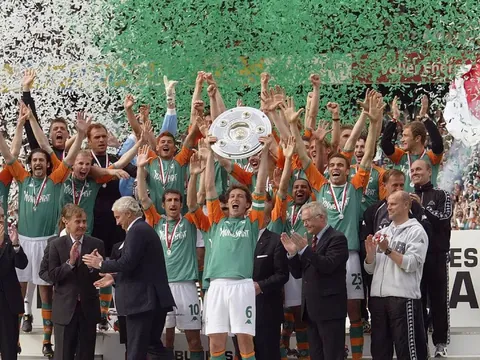 Mùa hè 2004 khi bóng đá không thuộc về kẻ mạnh tuyệt đối