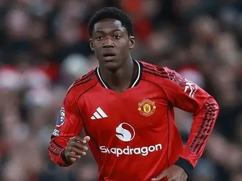Mainoo từ chối đề xuất 40 triệu bảng từ Chelsea hè năm ngoái