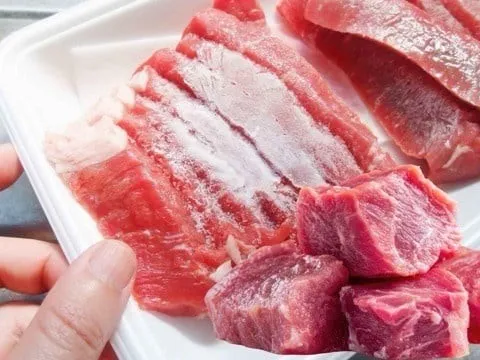 7 cách rã đông thịt nhanh không cần lò vi sóng, ai cũng làm được tại nhà