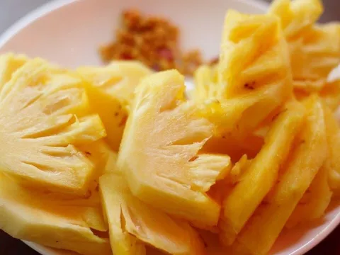 Cách ăn dứa làm đẹp da, sạch mụn, mờ hẳn vết thâm