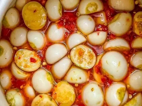 Cách làm cà pháo muối chua ngọt ngon, giòn tan, trắng phau không bị thâm hay có màng cho bữa cơm ngày hè