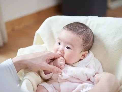 Giao mùa, biện pháp đơn giản giúp trẻ dưới 1 tuổi tránh biến chứng hô hấp do RSV