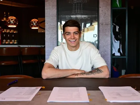 Lewis Miley chính thức ký hợp đồng 6 năm với Newcastle