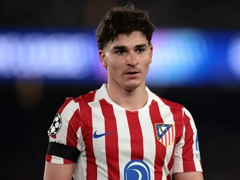 Vì sao Julian Alvarez kiên quyết rời Atletico để sang Barca?