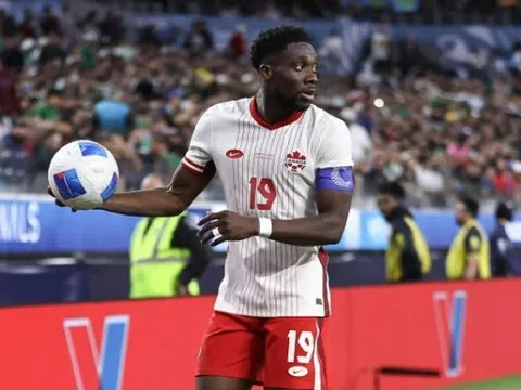 Alphonso Davies khó đá trận mở màn của Canada