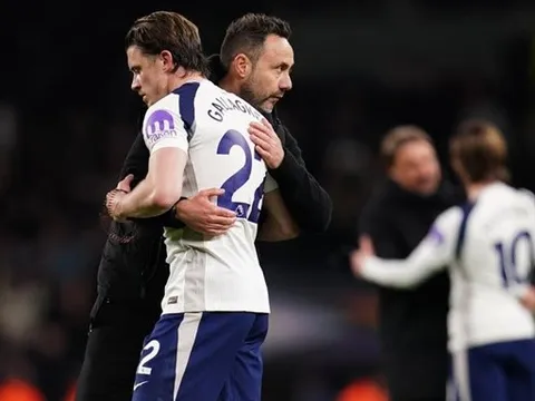 Gary Neville gọi mùa giải của Tottenham là thảm họa