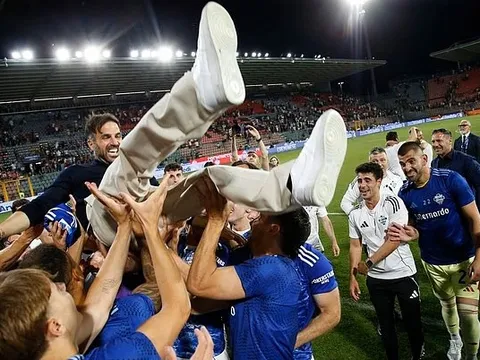 Cesc Fabregas gây sốt với bài phát biểu khi Como có vé C1