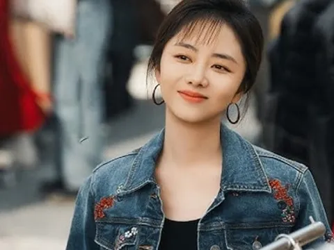 35 tuổi vẫn trẻ như nữ sinh, Đàm Tùng Vận gây chú ý với làn da căng mịn và khí chất đầy sức sống