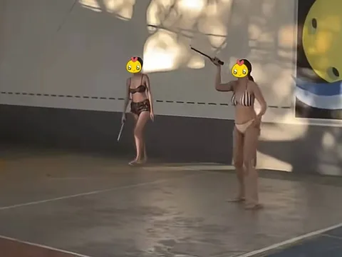 Xôn xao clip 2 cô gái mặc bikini chơi pickleball giữa trời nắng nóng, dân mạng tranh cãi dữ dội
