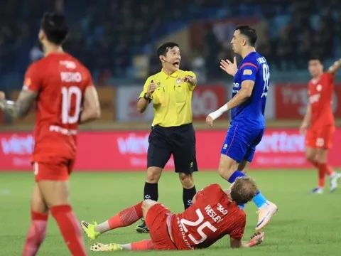 VFF treo còi trọng tài Trần Ngọc Nhớ vì thổi phạt đền tưởng tượng