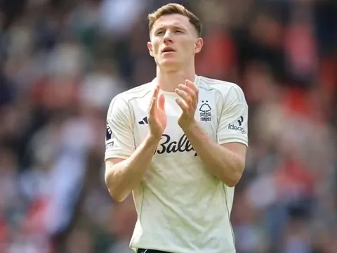 Toan tính của hai nửa thành Manchester vụ Elliot Anderson