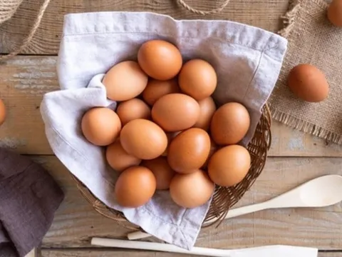 5 người nên hạn chế ăn trứng
