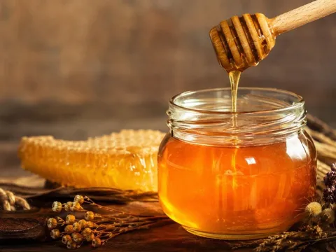 Vì sao mật ong có thể để nghìn năm mà không hỏng? Thực tế mật ong nên bảo quản thế nào?