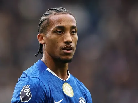 Romano hé lộ phản ứng của sếp lớn Barca khi được hỏi về Joao Pedro