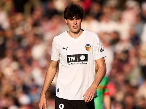Man Utd đại chiến Arsenal vì Javi Guerra