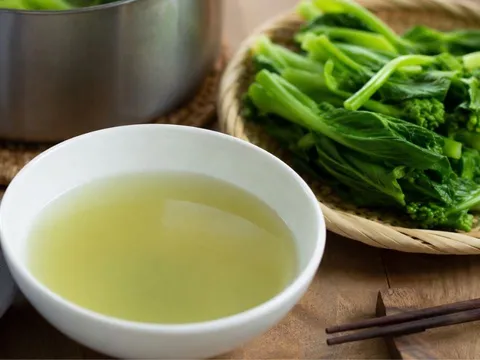 Có nên ăn nước rau luộc không? Chúng giàu dinh dưỡng hay có thành phần gây hại?