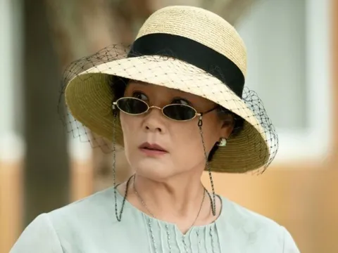 Nữ diễn viên đình đám rời đi tay trắng, sau ly hôn sống đối điện nhà chồng cũ suốt 23 năm vì một lý do