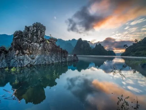 Cách Hà Nội không xa có một nơi như “Vịnh Hạ Long trên núi”, đẹp tựa chốn thần tiên khiến ai cũng mê mẩn