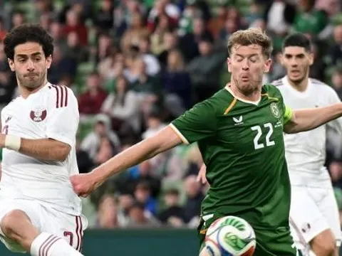 Ireland hạ Qatar trong trận đấu có 2 thẻ đỏ