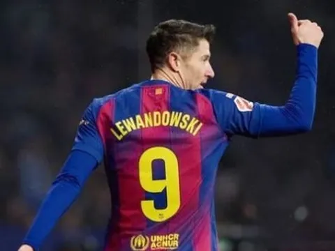 Foster chỉ ra lý do MU nên chiêu mộ Lewandowski