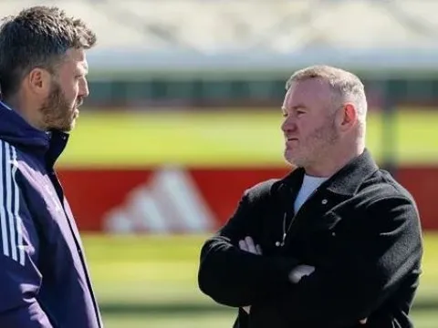 Rooney khuyên MU thực tế về cơ hội vô địch
