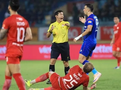Khi V-League học cách đối diện với sai lầm của trọng tài