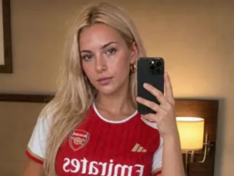 Sự thật về nữ cổ động viên Arsenal gây sốt tại Budapest
