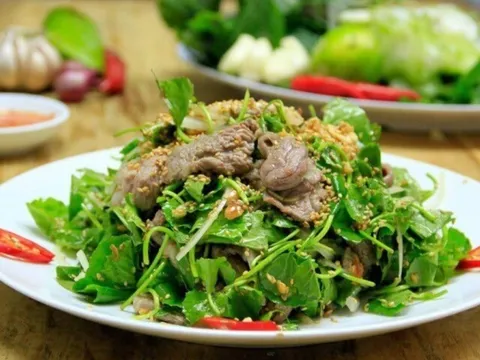 3 loại rau dại mọc đầy vườn, xưa nhổ bỏ nay lên đời thành đặc sản, ăn một mớ tốt ngang thịt bò, tốt cho sức khỏe