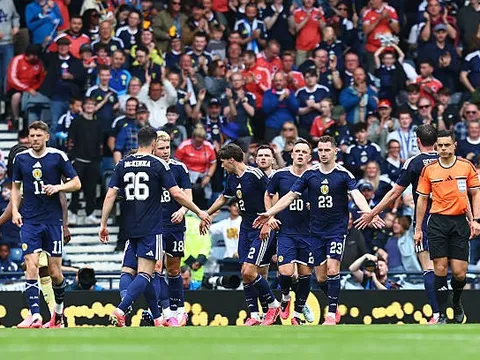 Cựu cầu thủ MU ghi bàn, Curacao vẫn thua ngược Scotland 1-4