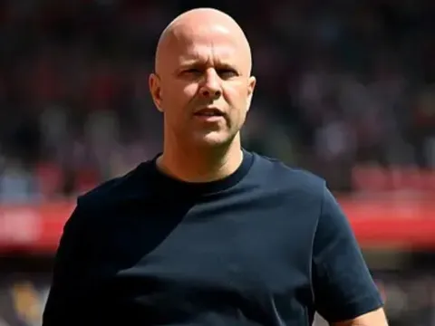 Lộ tin Arne Slot khước từ Ajax trước khi bị Liverpool sa thải