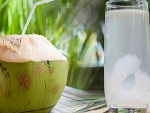 4 nhóm người dưới đây không nên uống nước dừa kẻo rước bệnh