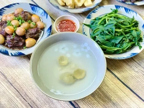Mẹo luộc rau muống xanh giòn, nước trong veo không đổi màu