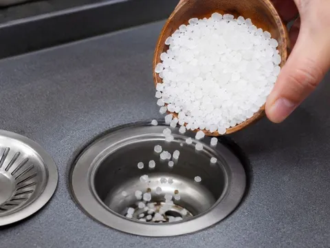 Vì sao nên đổ muối hạt xuống nắp cống? Mẹo nhỏ giúp hạn chế nhiều phiền toái mà nhiều người đang làm theo