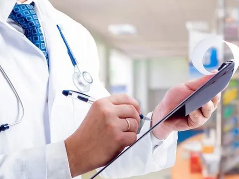 Dù khỏe mạnh nhưng luôn lo mắc bệnh, nam thanh niên chi cả “núi tiền” đi khám để rồi nhận cái kết đắng