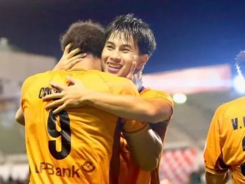 Thắng ngược Hà Nội FC, HAGL chính thức trụ hạng sớm