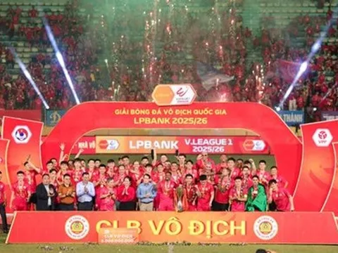 HLV Mano Polking dành tặng chức vô địch cho fan Công an Hà Nội